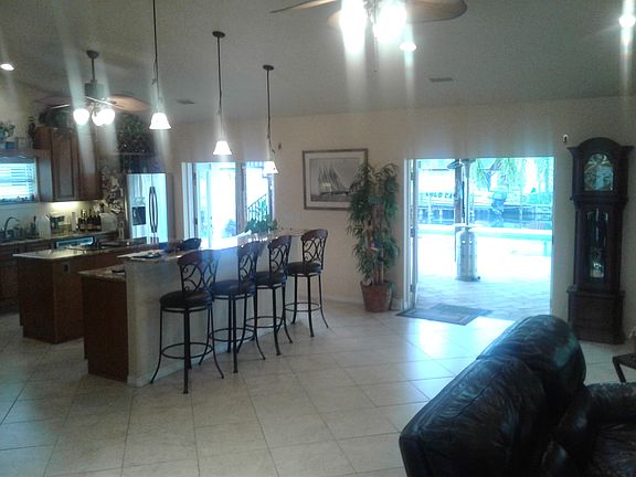 5th image of 690 Jackson Ct