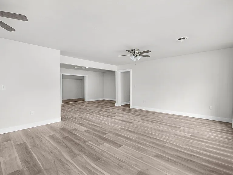 3760 Bayou Blvd — Photo 16