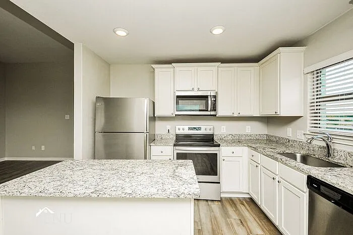 3 bed, 2.0 bath, 1379 sqft, $1,845 — Photo 3