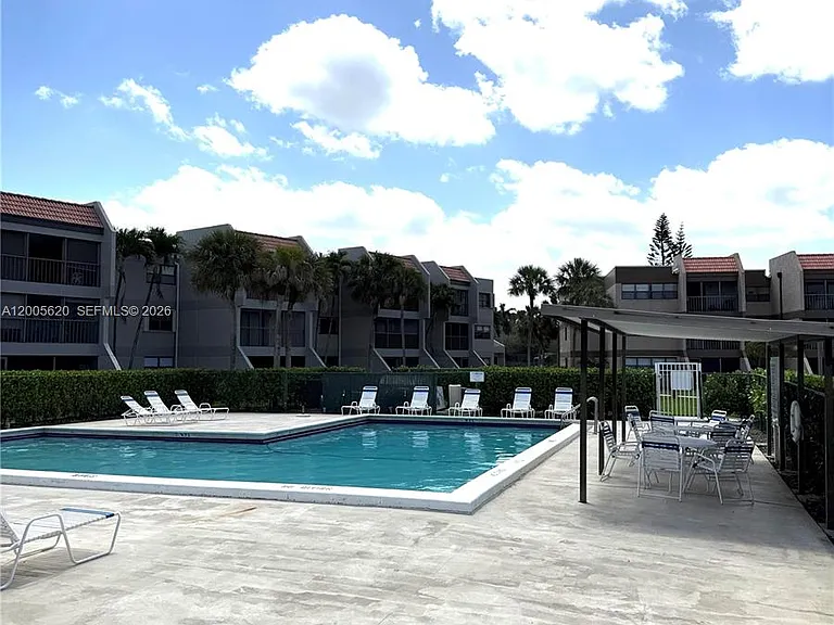 230 Lakeview Dr #307 — Photo 43