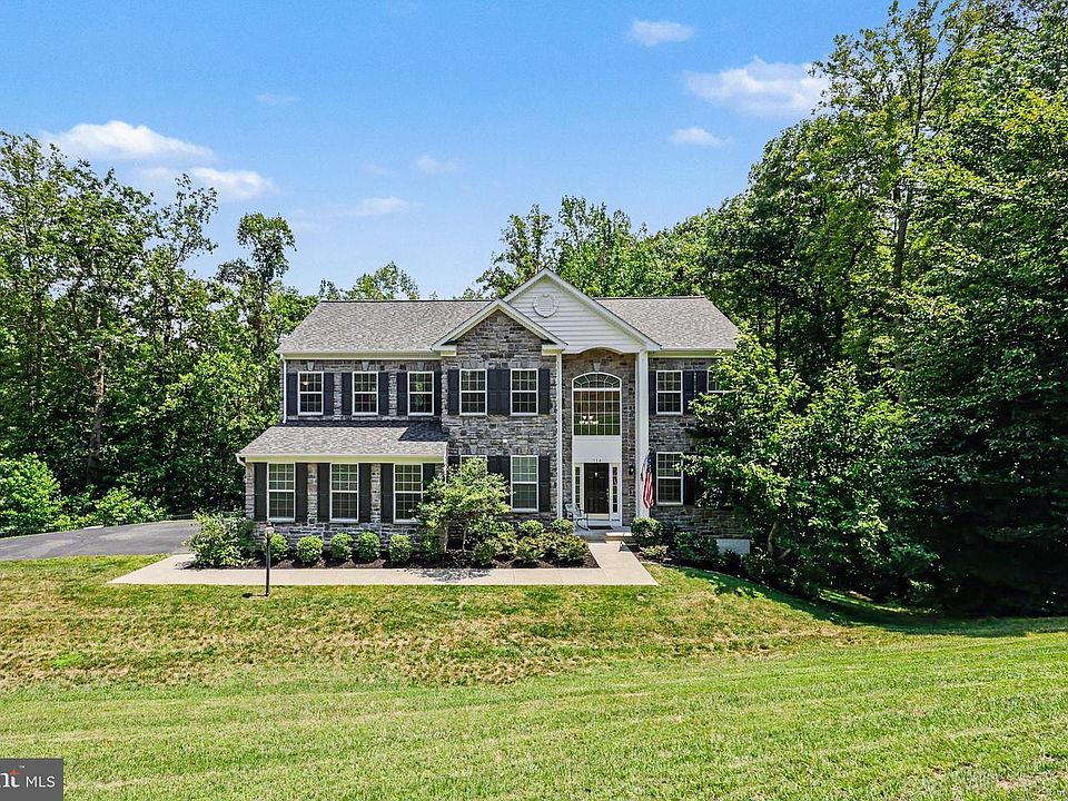1st image of 124 Brittany Manor Way