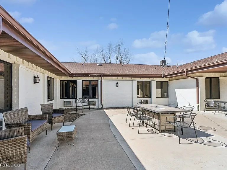 413 Jefferson St — Photo 11