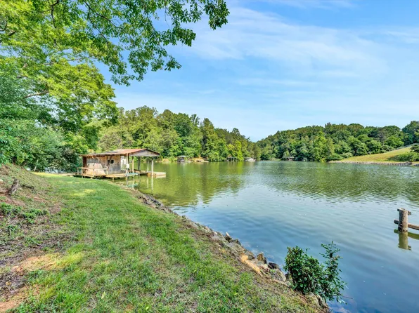 829 Grimes Creek Ln, Hardy, VA 24101