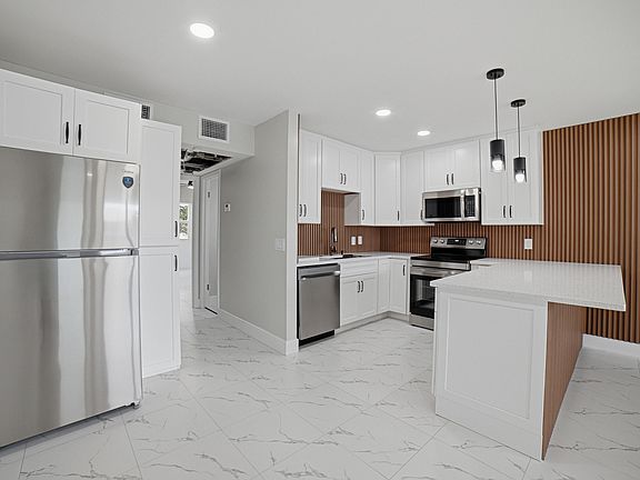 3rd image of 350 Farnham Q #350