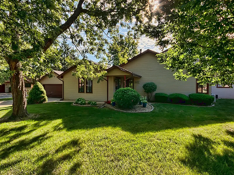 307 Spring Cir photo 1
