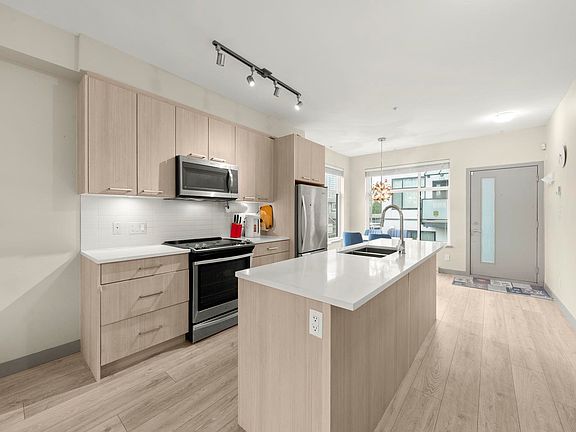 4th image of 7001 Royal Oak Ave #216