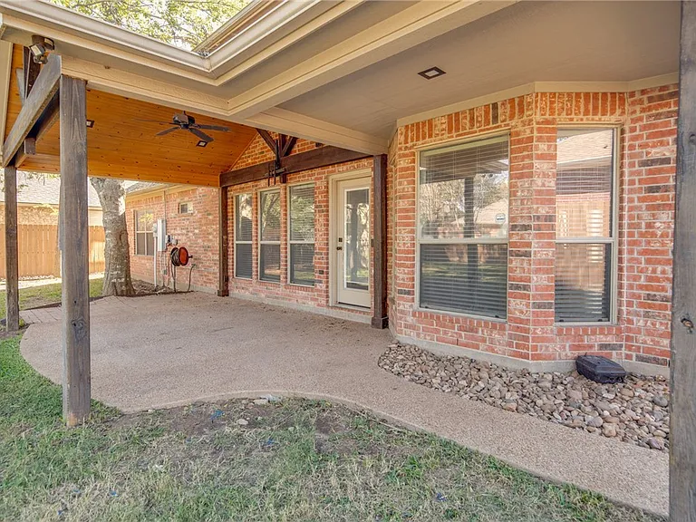 3715 Bridle Ct — Photo 24