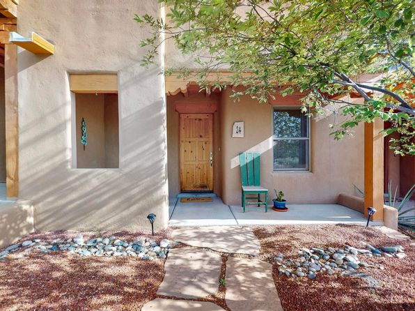 24 E Via Plaza Nueva, Santa Fe, NM 87507
