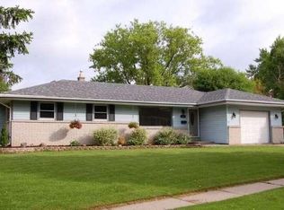 5223 Millshire Rd, Greendale, WI 53129