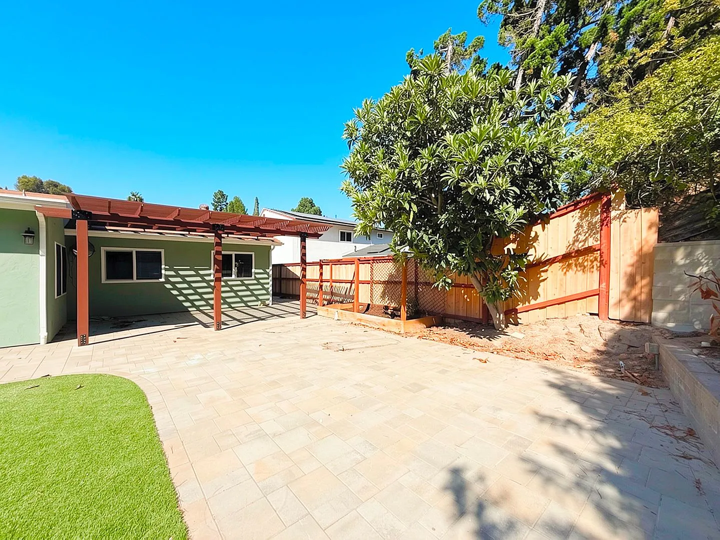 Beautiful single-story home tucked away at the end of a quiet cul-de-sac, just minutes from San D... — Photo 4