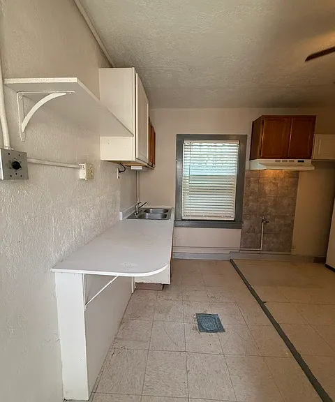 7401 N Loop Dr — Photo 3