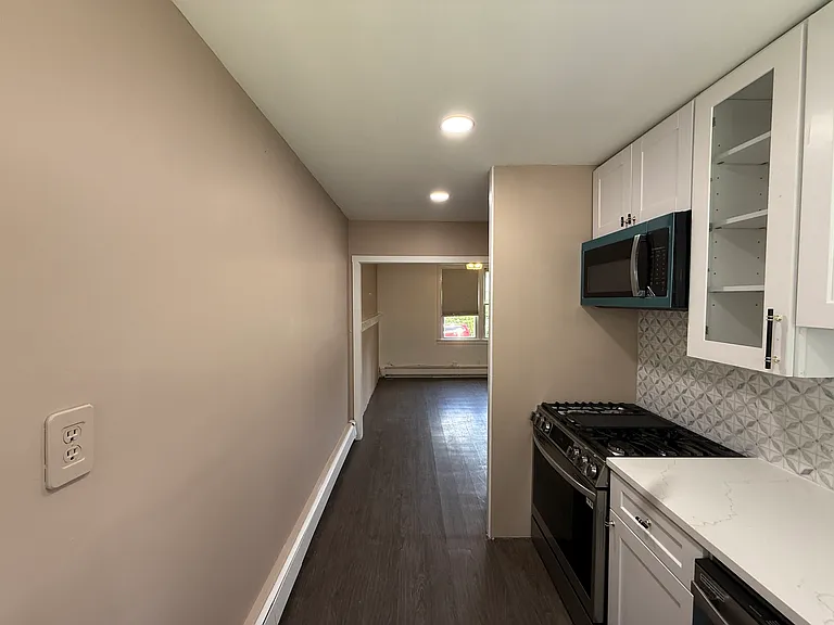 25 Van Wagoner Ave — Photo 6
