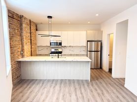 2743 W Division St, Chicago, IL