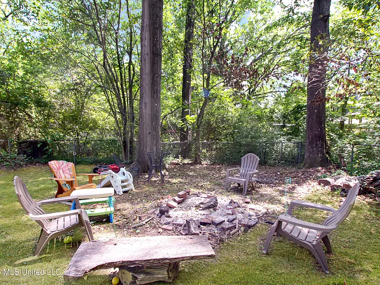 1849 Parkridge Dr — Photo 33