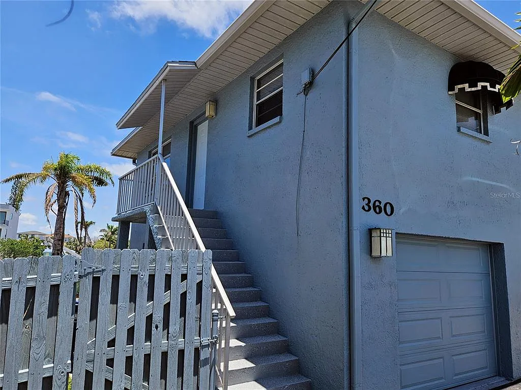 2 bed, 1.0 bath, 855 sqft, $2,200 — Photo 1