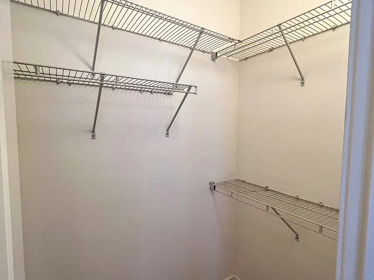 607 W Oakdale Ave #11-J — Photo 17