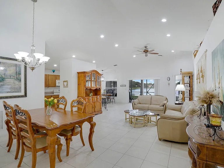 5335 Vernio Ln — Photo 14