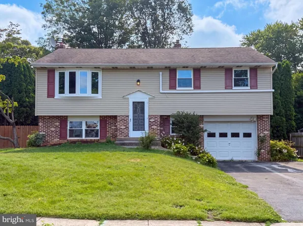 745 Pomander Ave, Reading, PA 19606