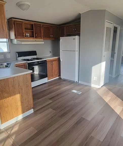 9825 US Highway 136 W — Photo 1