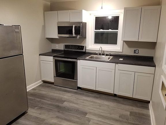 New Updated Kitchen - All Stainless Steel Appliances, Sink and Faucets