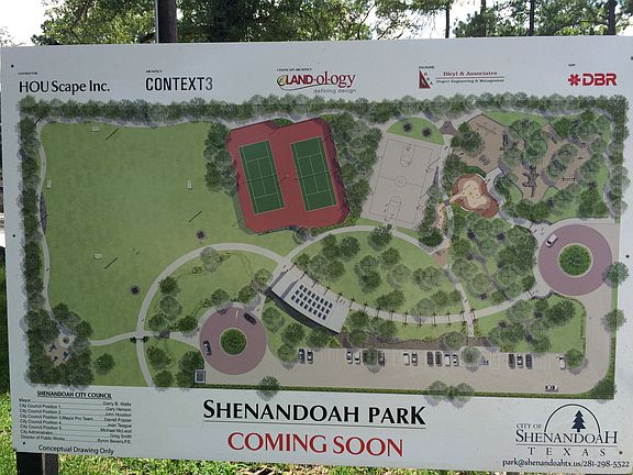 New park w/splash pad