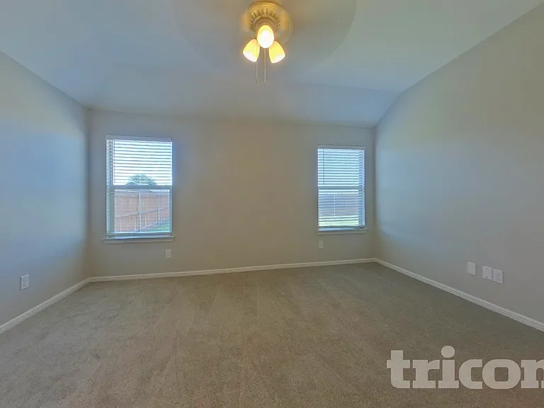 324 Foxhunter St — Photo 6