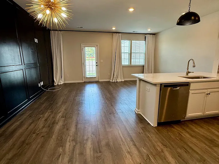 4 Peregrine Way — Photo 4