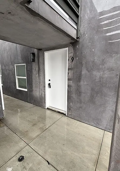 2280 S Barrington Ave #10 — Photo 14