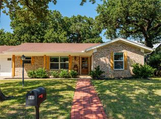 840 W Redbud Dr, Hurst, TX 76053