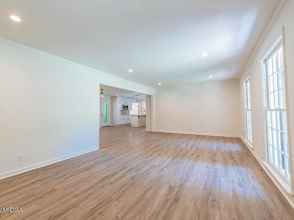 3rd image of 137 Rivoli Woods Dr