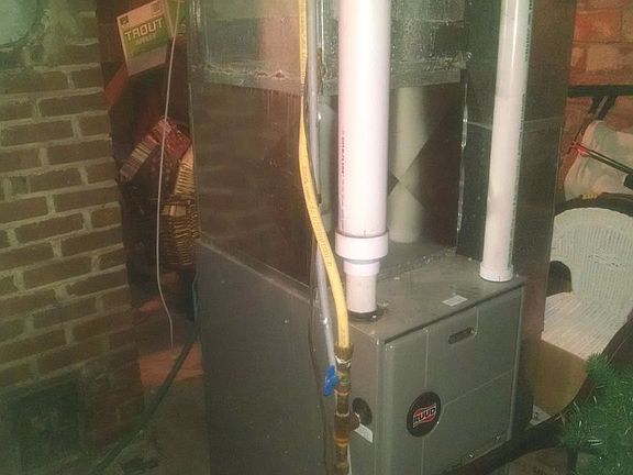 5th image of 303 E Chestnut St