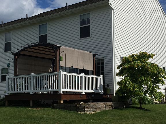 DECK WITH GRILLING PATIO