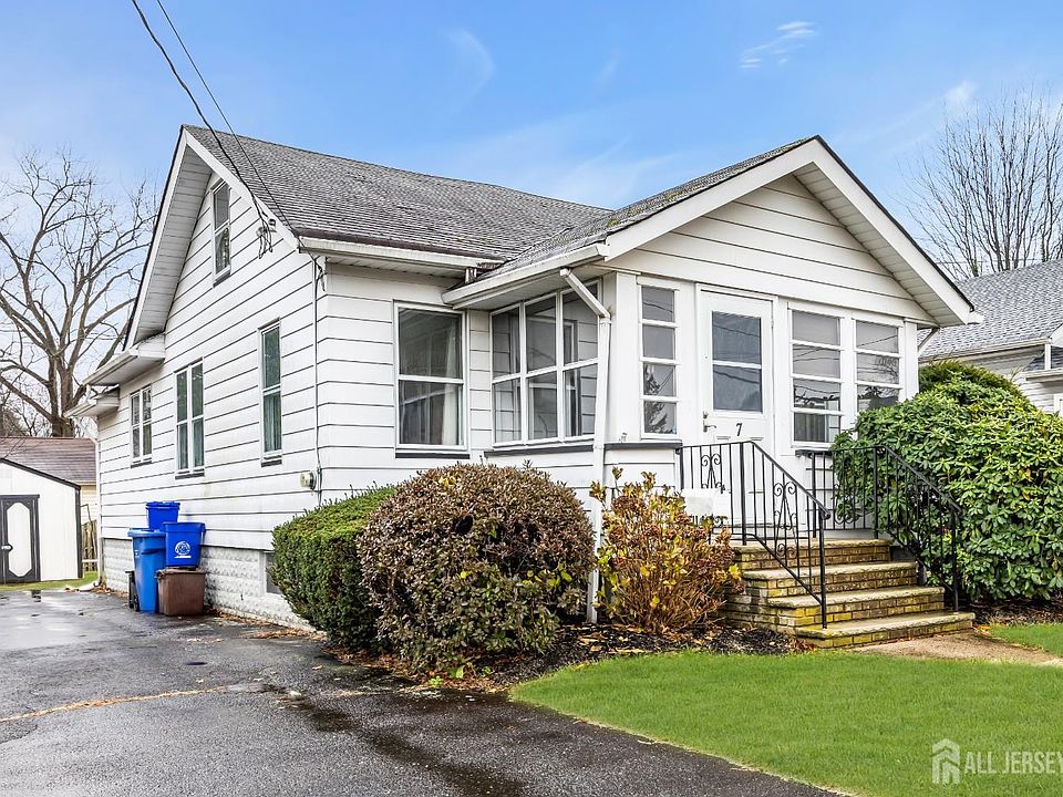 1st image of 7 Leonardine Ave