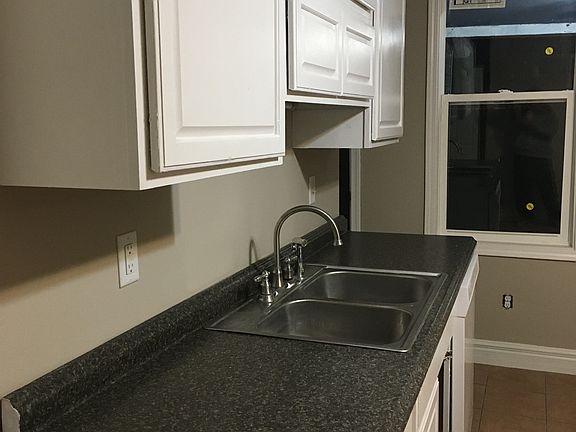 3rd image of 708 N Maple St