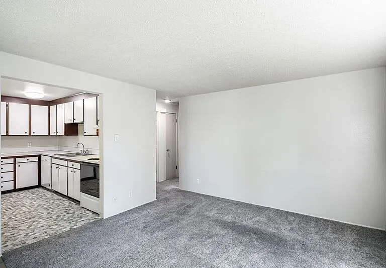 703 Broadway St #4 — Photo 2