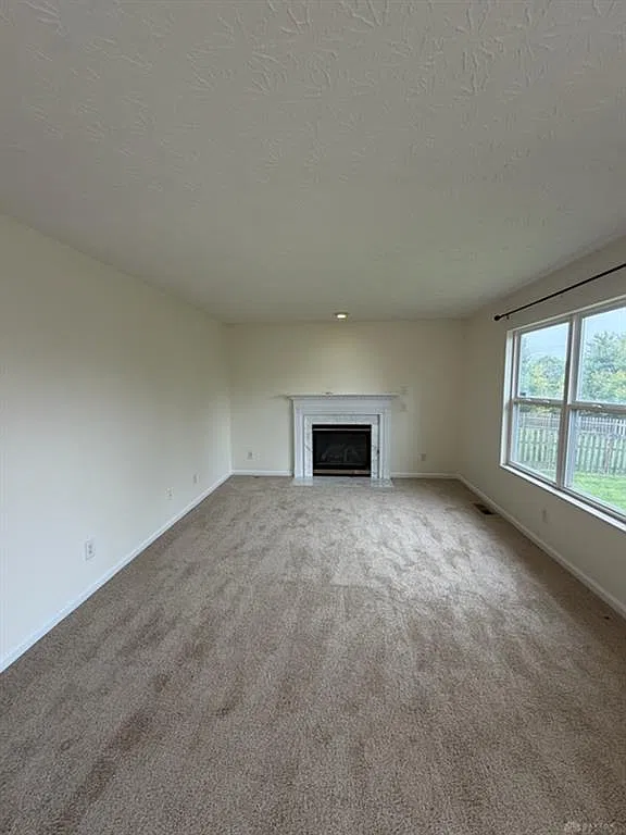 4 bed, 2.5 bath, 1518 sqft, $1,695 — Photo 2