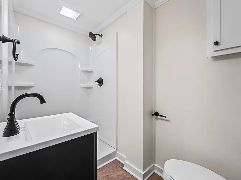 35 Saratoga Ave — Photo 10