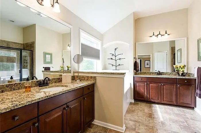 1470 Roswell Manor Cir — Photo 18