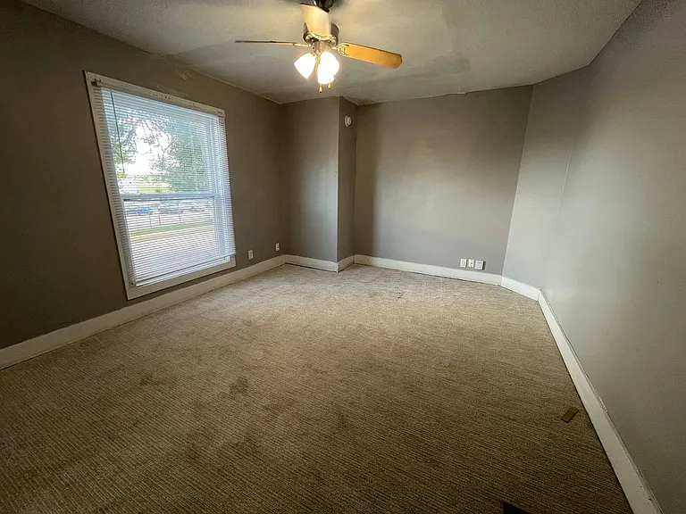 818 Charlotte St — Photo 3