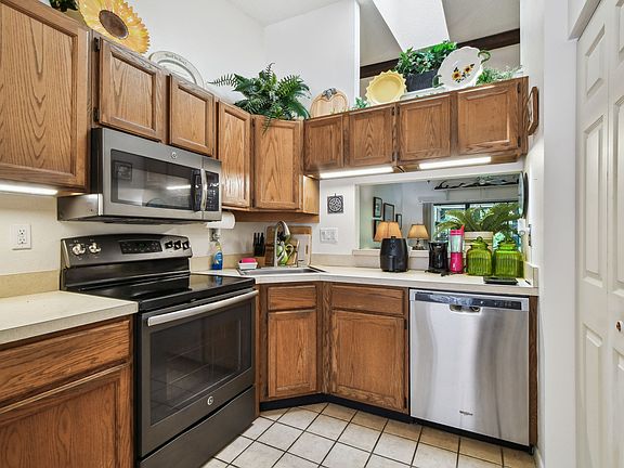 5th image of 3151 Charter Club Dr APT B