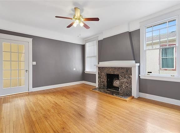 3rd image of 607-609 Clare Ct