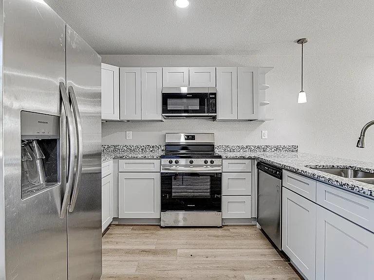 406 Grand Ave — Photo 8