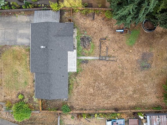 4th image of 4015 246th Street Ct E