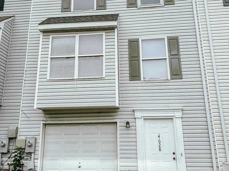 4628 Warren Tree Way — Photo 1