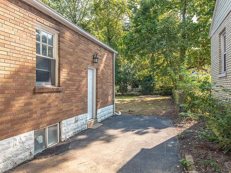 320 Henquin Dr — Photo 24