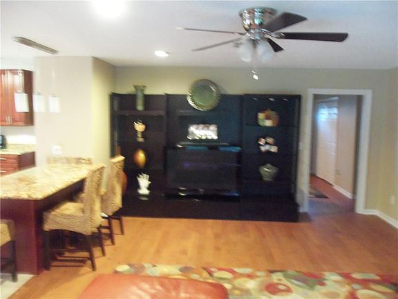 3rd image of 6872 Mayo Blvd