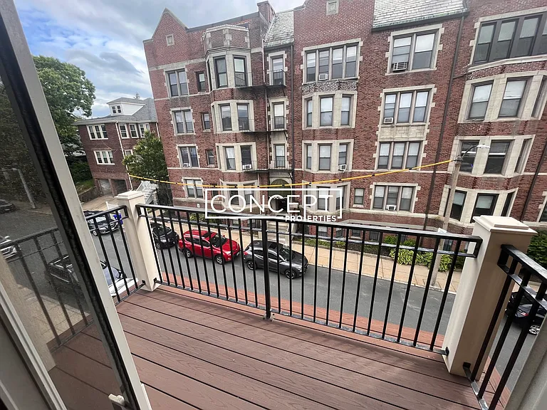 25 Commonwealth Ter #3 — Photo 11