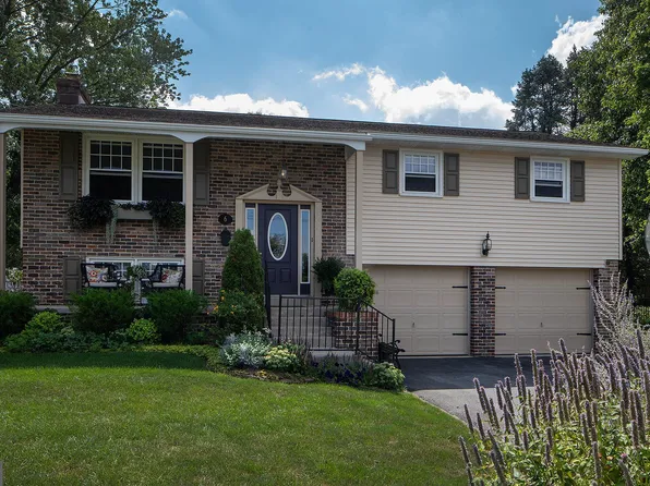 6 Sandalwood Dr, Palmyra, PA 17078