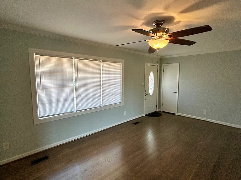 5305 Tabor Ct — Photo 4