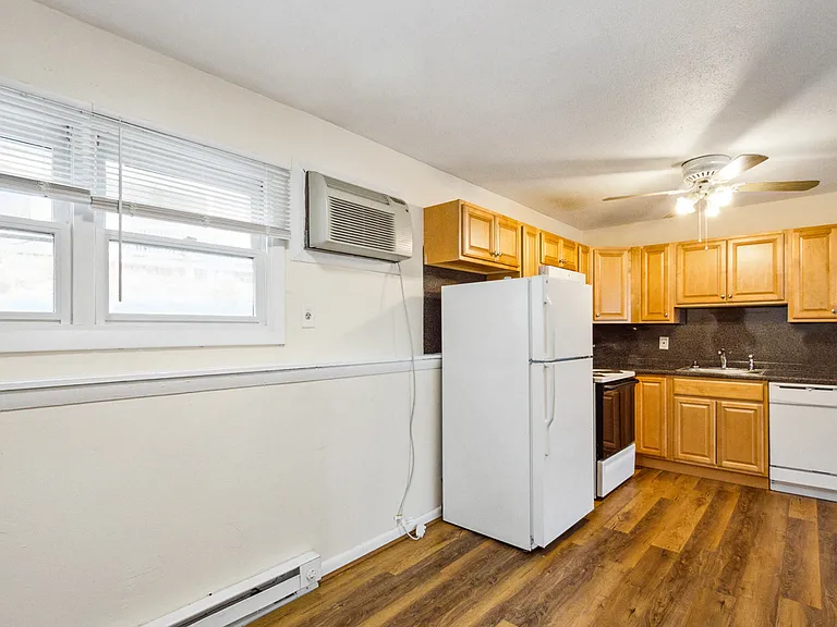 Hillside Apartments — Photo 20